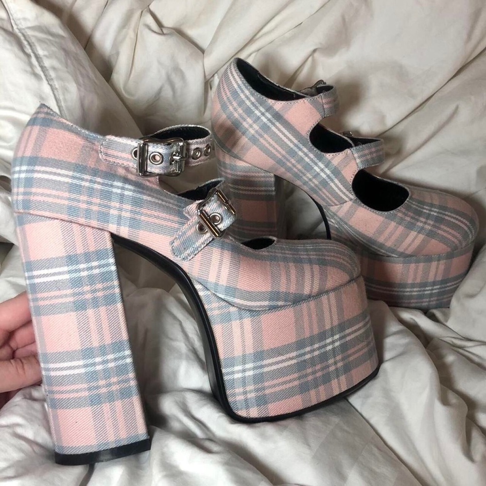 current mood plaid platform heels!